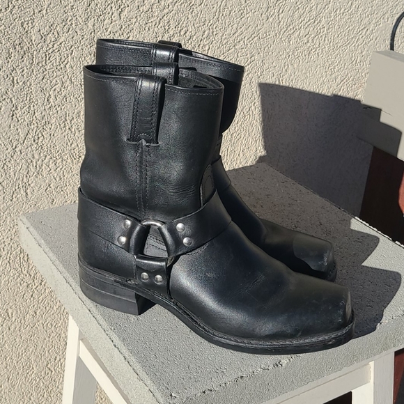 Harness 8R

FRYE boots - Picture 2 of 3